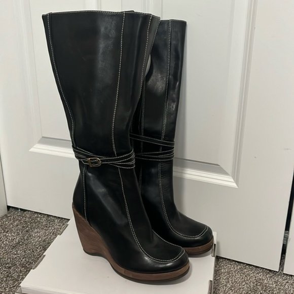 NWOB SCHULTZ BLACK BOOTS SIZE 6 - Picture 3 of 3